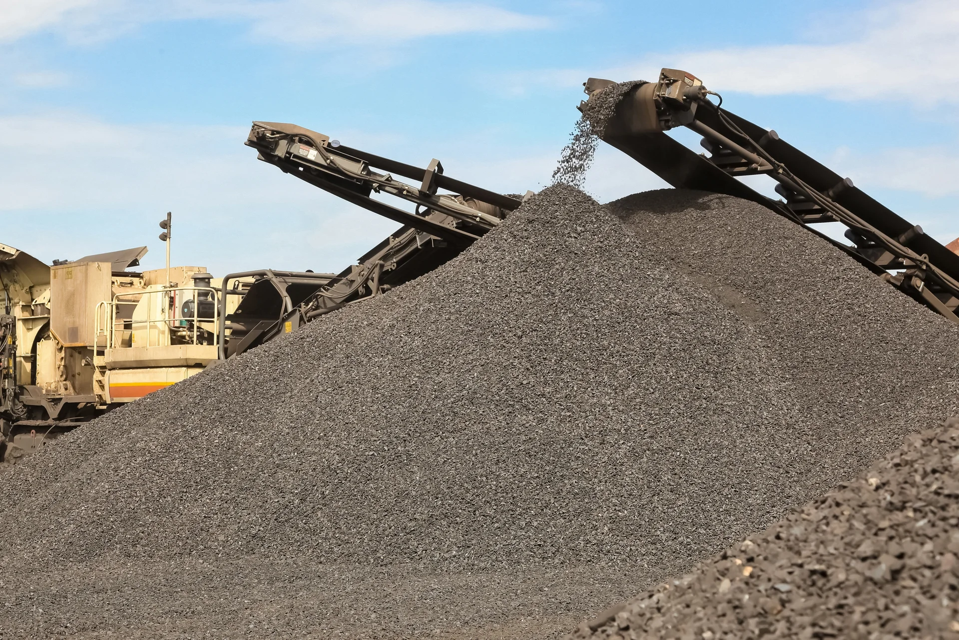Angular crushed stone aggregate